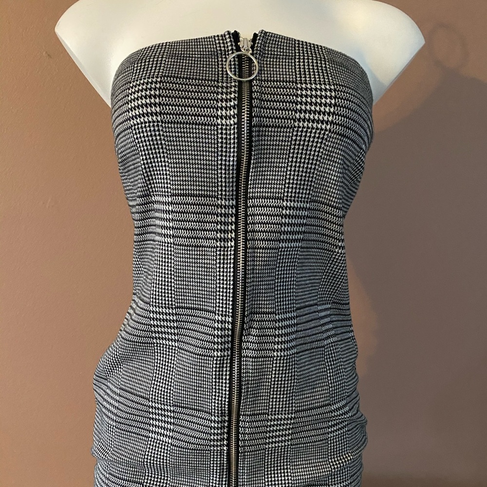 Like New, Strapless ZIP up (mini) dress